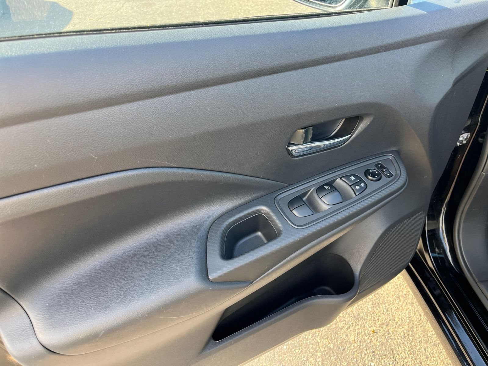 Used 2025 Nissan Versa SV FWD image 18