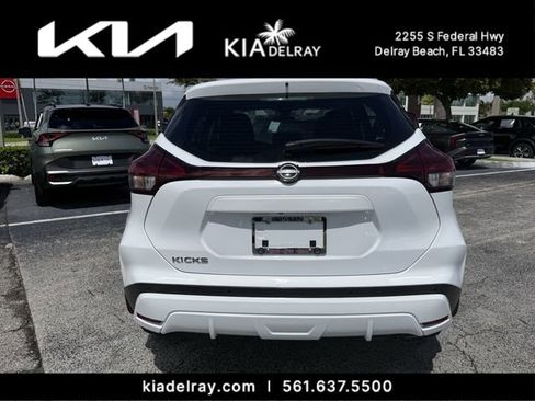 Used 2023 Nissan Kicks S FWD image 4