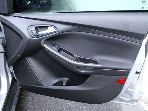 Used 2017 Ford Focus SEL image 19