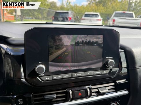 Used 2025 Nissan Pathfinder SV image 30