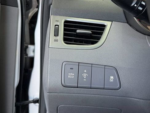 Used 2014 Hyundai Elantra SE FWD image 18