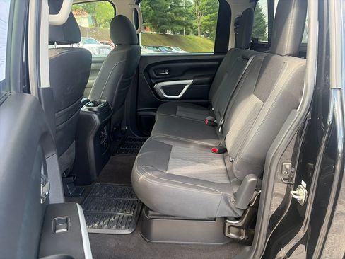 Used 2018 Nissan Titan SV w/ SV Convenience Package AWD/4WD image 25
