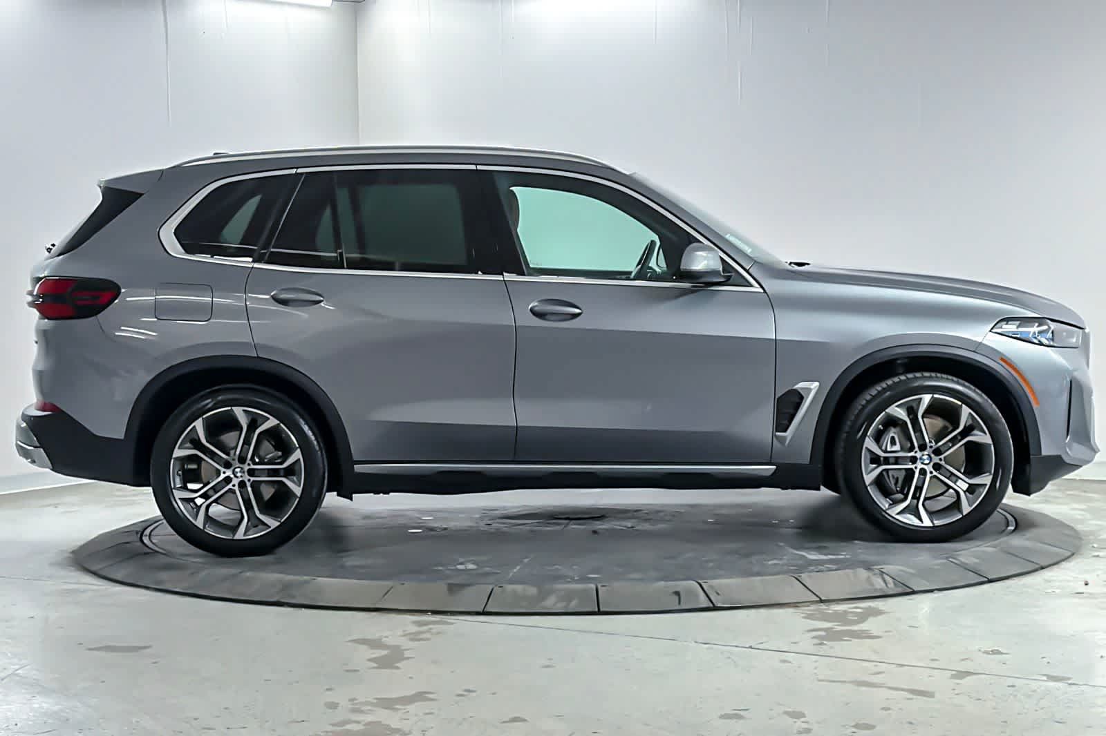 Used 2026 BMW X5 xDrive40i w/ Climate Comfort Package AWD/4WD image 8