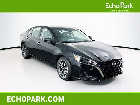 Used 2025 Nissan Altima 2.5 SV image 1