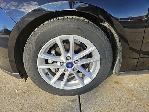 Used 2018 Ford Focus SE image 9