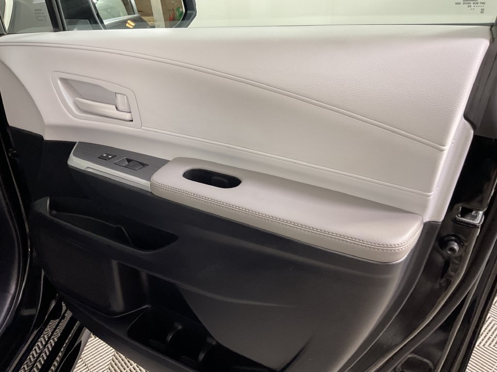 Used 2025 Toyota Sienna LE FWD image 23