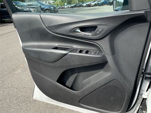 Used 2018 Chevrolet Equinox LT AWD/4WD image 17