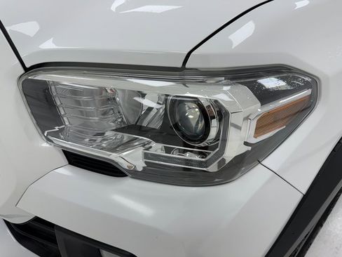 Used 2019 Toyota Tacoma TRD Off-Road image 5