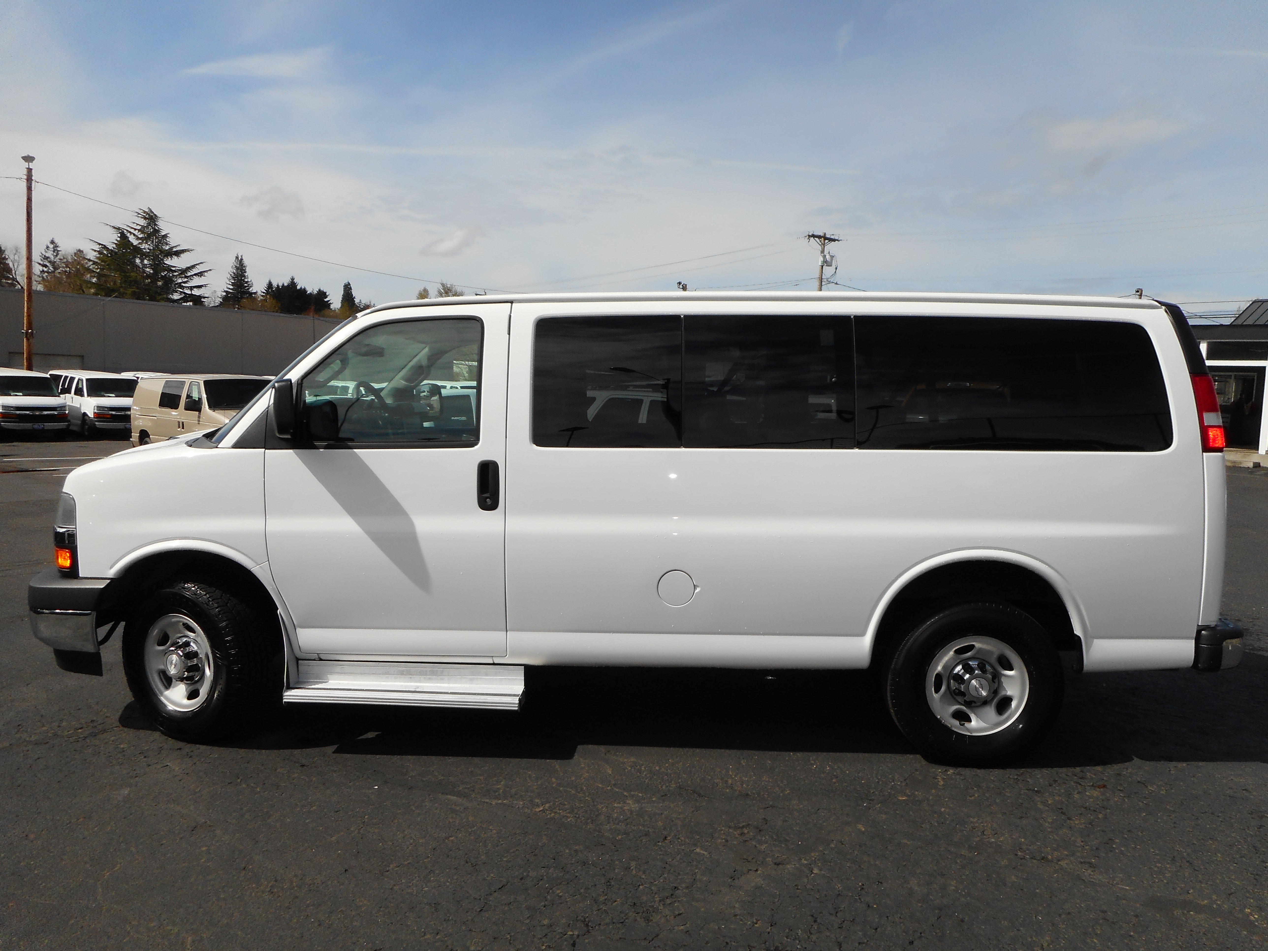 Used 2017 Chevrolet Express 3500 LT w/ LT Preferred Equipment Group RWD image 2