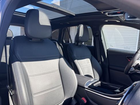 Used 2025 Mercedes-Benz GLC 300 4MATIC image 16