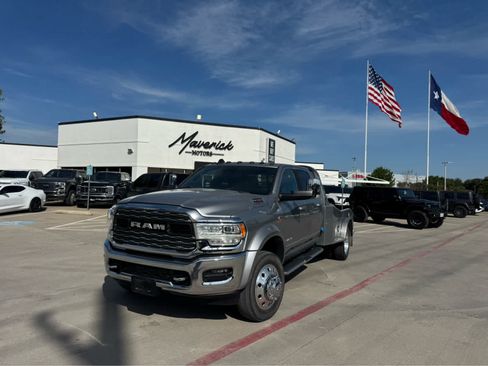 Used 2020 RAM 5500 4x4 Crew Cab image 1