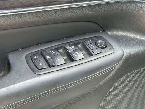 Used 2020 Jeep Grand Cherokee Overland AWD/4WD image 17
