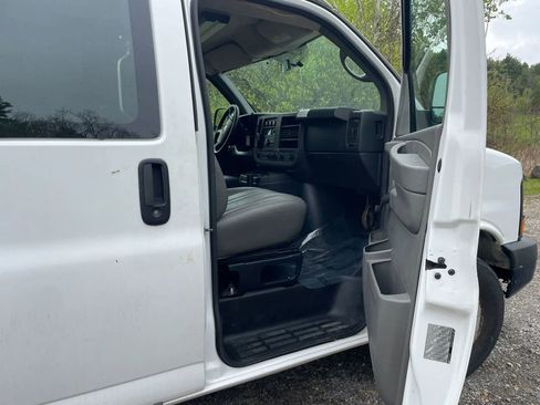 Used 2013 Chevrolet Express 3500 RWD image 23