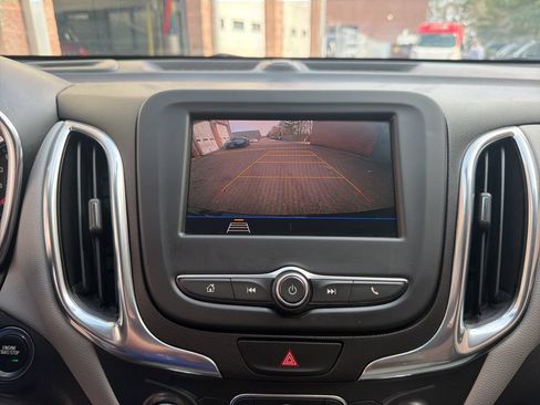 Used 2021 Chevrolet Equinox LT FWD image 19