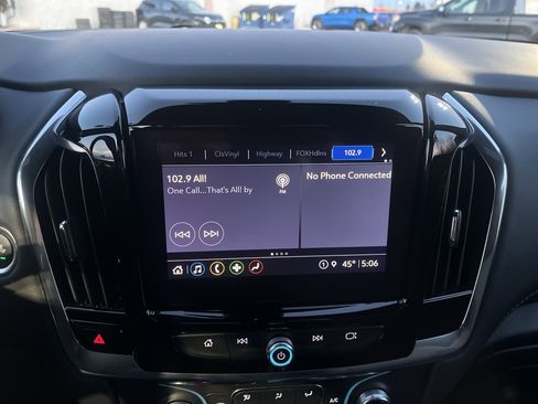 Used 2023 Chevrolet Traverse LT image 24