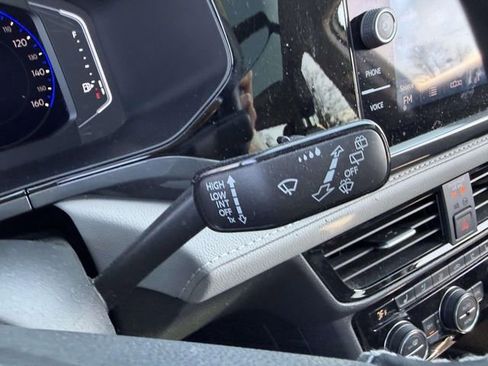 Used 2023 Volkswagen Taos SEL image 28