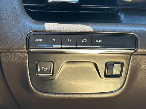 Used 2021 Cadillac Escalade Premium Luxury w/ LPO, Illumination Package AWD/4WD image 27