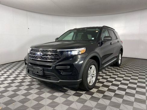 Used 2023 Ford Explorer XLT AWD/4WD image 32