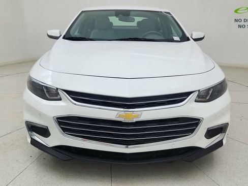 Used 2018 Chevrolet Malibu LT w/ Driver Confidence Package FWD image 2