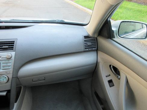 Used 2009 Toyota Camry LE image 31