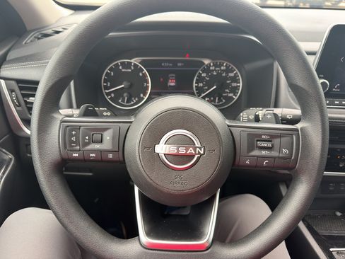 Used 2024 Nissan Rogue S FWD image 5