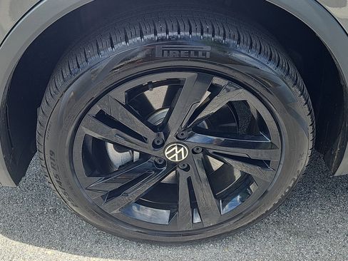 Certified 2024 Volkswagen Tiguan SE R-Line AWD/4WD image 5