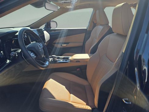 Certified 2025 Lexus NX 250 FWD w/ Premium Package image 9