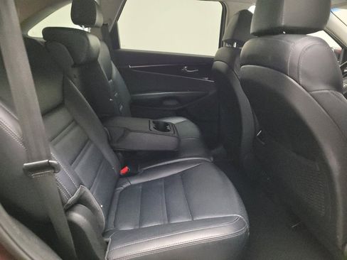 Used 2018 Kia Sorento EX FWD image 19