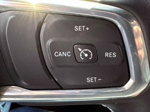 Used 2023 Jeep Wrangler Unlimited Sahara w/ Cold Weather Group AWD/4WD image 18