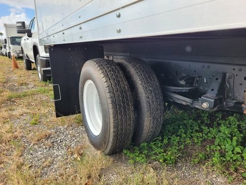 New 2024 Chevrolet Low Cab Forward image 10