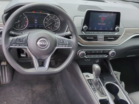 Used 2024 Nissan Altima 2.5 SV FWD image 16