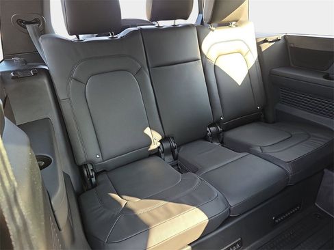 New 2026 Land Rover Defender 130 X-Dynamic SE image 12