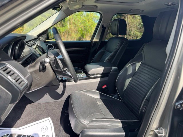 Used 2017 Land Rover Discovery First Edition AWD/4WD image 10