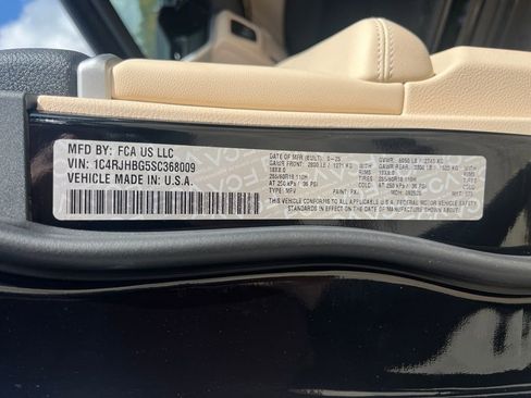 New 2025 Jeep Grand Cherokee Limited image 42