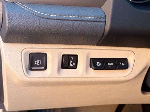 Used 2022 GMC Acadia Denali w/ Denali Ultimate Package FWD image 10