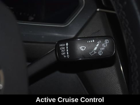 Used 2022 Volkswagen Tiguan SE R-Line AWD/4WD image 17