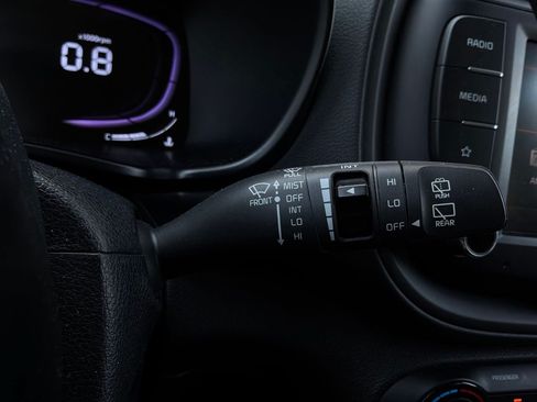 Used 2025 Kia Soul LX w/ LX Technology Package FWD image 36