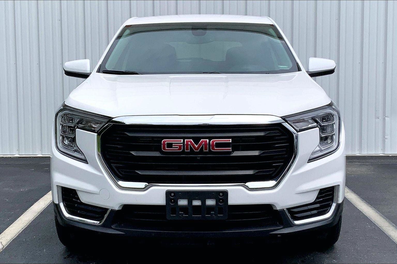 Used 2024 GMC Terrain SLE AWD/4WD image 3