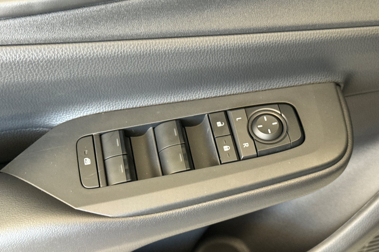 New 2027 Toyota Prius Plug-In Hybrid FWD image 13