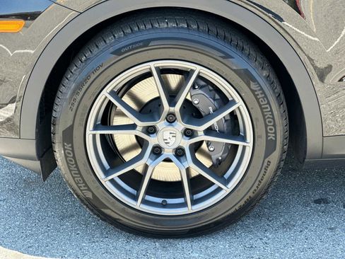 New 2025 Porsche Cayenne image 24