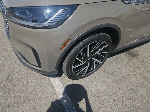 Used 2025 Lincoln Aviator Reserve w/ Equipment Group 201A AWD/4WD image 8