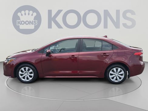 Used 2022 Toyota Corolla LE FWD image 2