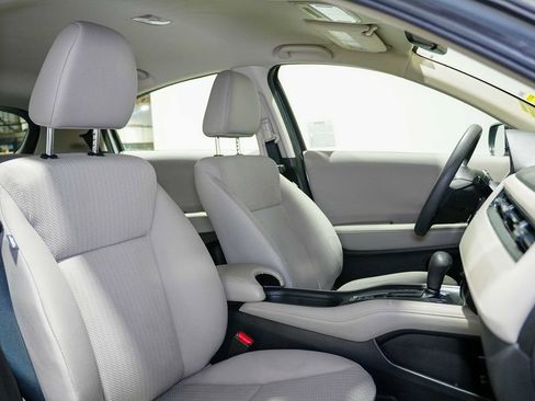 Used 2016 Honda HR-V LX image 17