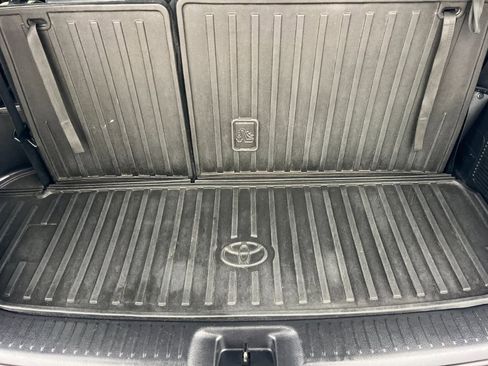 Used 2019 Toyota Highlander XLE image 16