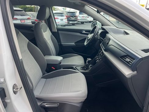 Used 2023 Volkswagen Taos SE FWD image 28