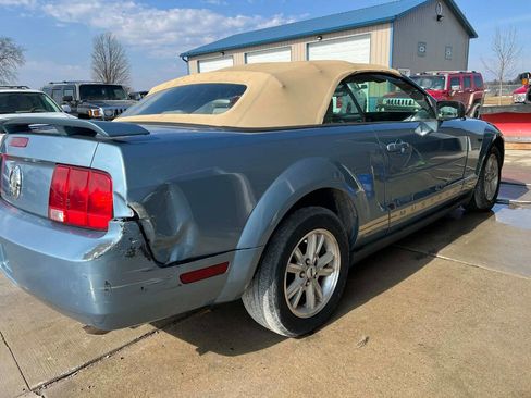 Used 2005 Ford Mustang V6 Deluxe 2dr Convertible image 4