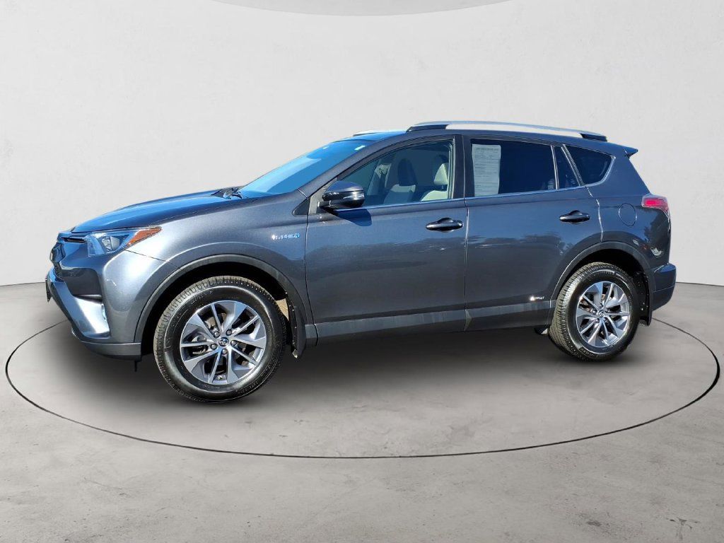 Used 2017 Toyota RAV4 XLE w/ All Weather Liner Package AWD/4WD image 8