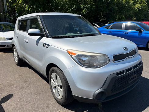 Used 2015 Kia Soul FWD image 2