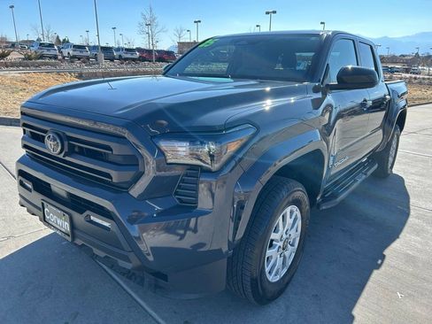 Used 2025 Toyota Tacoma SR5 image 3