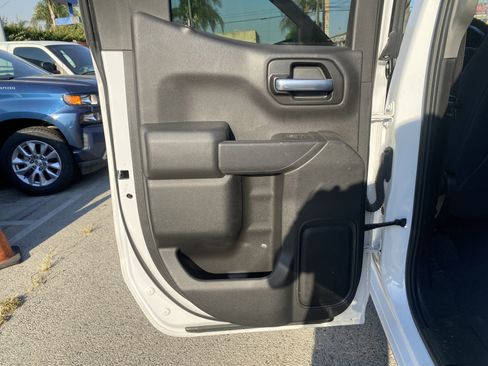 Used 2020 Chevrolet Silverado 1500 Custom w/ Custom Value Package RWD image 17